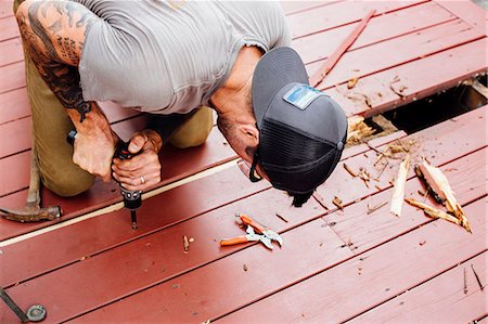 simsearch:614-07486894,k - Man repairing wooden decking Foto de stock - Royalty Free Premium, Número: 614-08827115