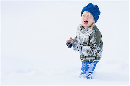 simsearch:614-09212275,k - Boy in deep snow crying Photographie de stock - Premium Libres de Droits, Code: 614-08827116