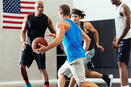 simsearch:614-08827245,k - Male basketball player running with ball in basketball game Foto de stock - Royalty Free Premium, Número: 614-08827245