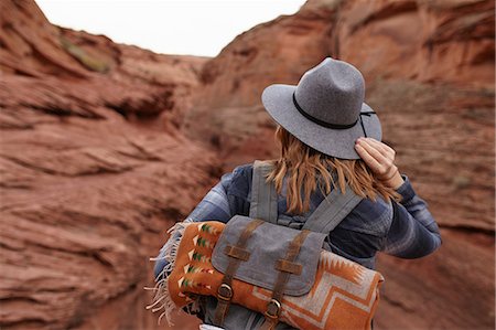 Woman hiking, rear view, Page, Arizona, USA Photographie de stock - Premium Libres de Droits, Code: 614-08827396