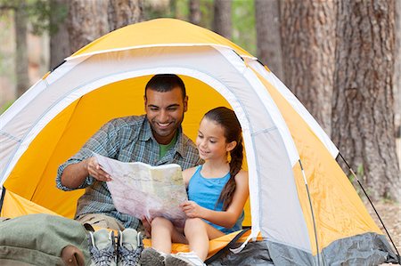 sedona - Young man and girl in dome tent looking at map, Sedona, Arizona, USA Fotografie stock - Premium Royalty-Free, Codice: 614-08821097