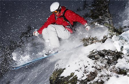 simsearch:614-08876215,k - Skier jumping over small rock Foto de stock - Sin royalties Premium, Código: 614-08865431
