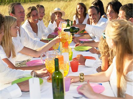 simsearch:649-02731866,k - People having dinner in a field Stock Photo - Premium Royalty-Free, Code: 614-08865464