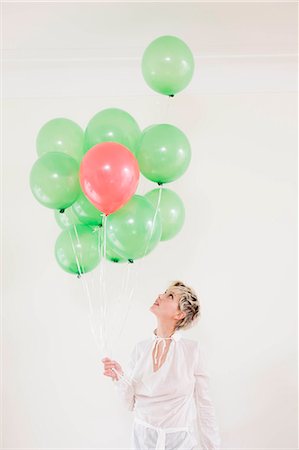 simsearch:614-08866261,k - Girl playing with balloons Photographie de stock - Premium Libres de Droits, Code: 614-08865711