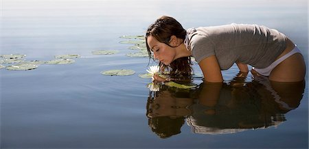 simsearch:614-07486964,k - Woman smelling flower in lake Stock Photo - Premium Royalty-Free, Code: 614-08865882