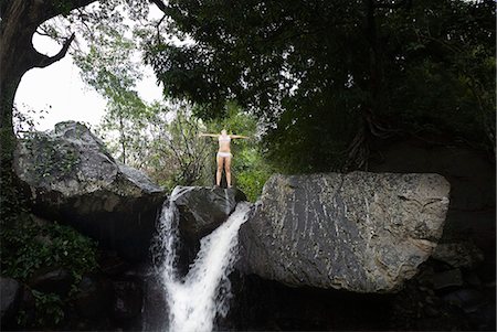 simsearch:614-08868513,k - Woman Standing by Waterfall Photographie de stock - Premium Libres de Droits, Code: 614-08866146