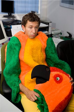 simsearch:614-08866541,k - Man in office dressed in parrot suit Stockbilder - Premium RF Lizenzfrei, Bildnummer: 614-08866433