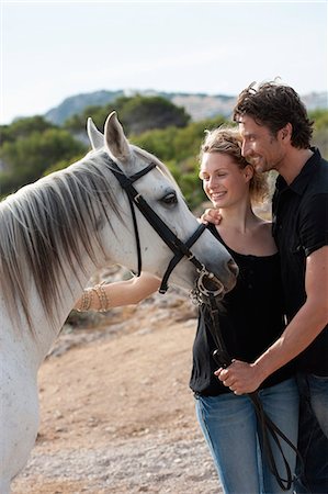 simsearch:614-08866783,k - couple smiling holding horse Foto de stock - Sin royalties Premium, Código: 614-08866856