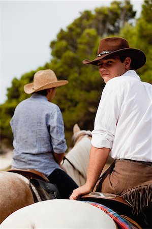 men riding horses Photographie de stock - Premium Libres de Droits, Code: 614-08866853