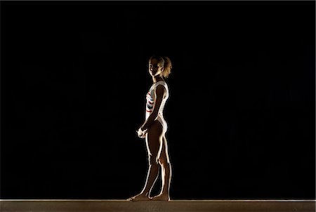 schwebebalken - gymnast standing on a beam Stockbilder - Premium RF Lizenzfrei, Bildnummer: 614-08867161