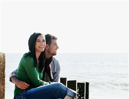 simsearch:614-08866253,k - Couple sharing moment by the sea Stock Photo - Premium Royalty-Free, Code: 614-08867301