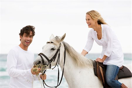 simsearch:649-04247657,k - Man and woman with horse on the beach Photographie de stock - Premium Libres de Droits, Code: 614-08867436