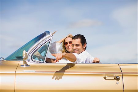 Young couple driving a convertible Stock Photo - Premium Royalty-Free, Code: 614-08867474