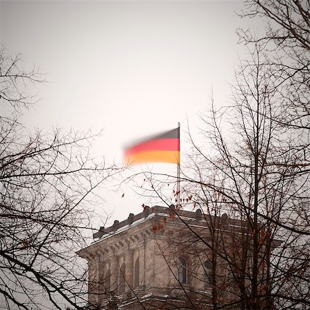 simsearch:6122-07704708,k - German flag over Reichstag Foto de stock - Royalty Free Premium, Número: 614-08867661