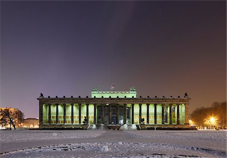 simsearch:400-07124397,k - Old Museum at night Stockbilder - Premium RF Lizenzfrei, Bildnummer: 614-08867671