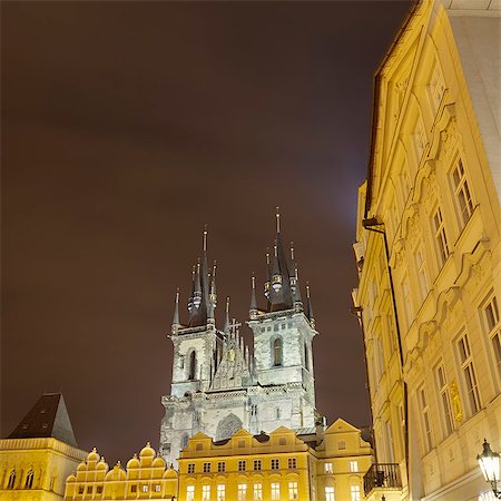 Church and buildings lit up at night Photographie de stock - Premium Libres de Droits, Code: 614-08867693