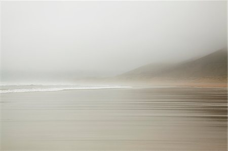 simsearch:614-08866295,k - Waves washing up on foggy beach Stock Photo - Premium Royalty-Free, Code: 614-08867795