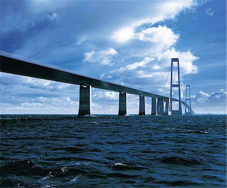 simsearch:614-06718261,k - Great Belt Bridge spanning ocean Photographie de stock - Premium Libres de Droits, Code: 614-08867801