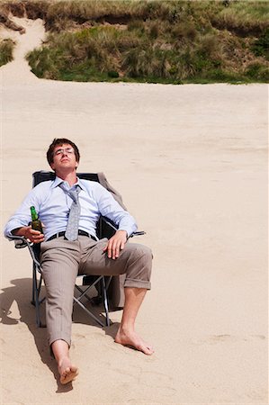 Businessman relaxing on beach Foto de stock - Sin royalties Premium, Código: 614-08867830