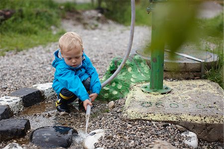 Toddler boy playing with hose Stock Photo - Premium Royalty-Free, Code: 614-08868020