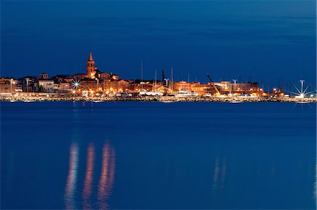 Coastal cityscape lit up at night Stock Photo - Premium Royalty-Free, Code: 614-08868426