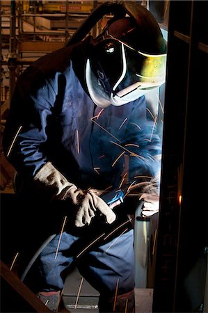 simsearch:649-05820711,k - Welder at work in shipyard Photographie de stock - Premium Libres de Droits, Code: 614-08868465