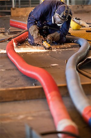 simsearch:649-05820711,k - Steel cutter at work in shipyard Photographie de stock - Premium Libres de Droits, Code: 614-08868470