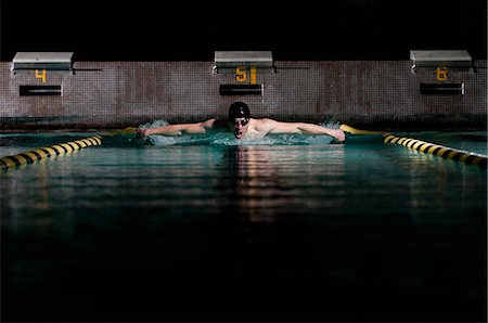 simsearch:614-08870825,k - Swimmer practicing breaststroke in pool Stock Photo - Premium Royalty-Free, Code: 614-08868534