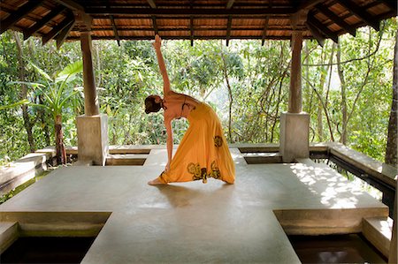 simsearch:614-08872617,k - Woman practicing yoga in studio Fotografie stock - Premium Royalty-Free, Codice: 614-08868627