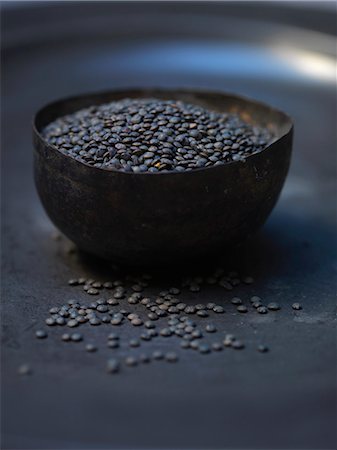 simsearch:693-06020376,k - Bowl of puy lentils Foto de stock - Sin royalties Premium, Código: 614-08868656