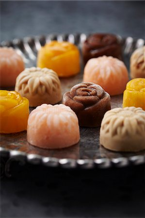 fancy food - Close up of ice cream flowers on plate Photographie de stock - Premium Libres de Droits, Code: 614-08868677