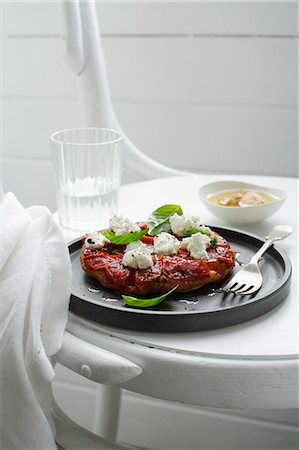 Plate of tomato tart tartin Stock Photo - Premium Royalty-Free, Code: 614-08868808
