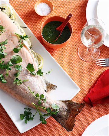 simsearch:614-08868913,k - Plate of stuffed fish and herbs Foto de stock - Sin royalties Premium, Código: 614-08868909