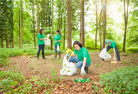 south downs - Gardeners picking up trash in park Fotografie stock - Premium Royalty-Free, Codice: 614-08868932