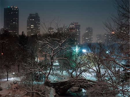 Snowy urban park in city center Stock Photo - Premium Royalty-Free, Code: 614-08868960