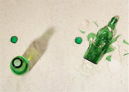 Broken beer bottles in sand Stock Photo - Premium Royalty-Free, Code: 614-08869330