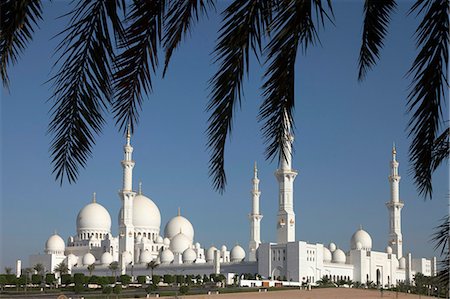 Grand Mosque viewed from under tree Stock Photo - Premium Royalty-Free, Code: 614-08869432