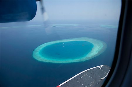 Aerial view of tropical coral reef Foto de stock - Sin royalties Premium, Código: 614-08869526