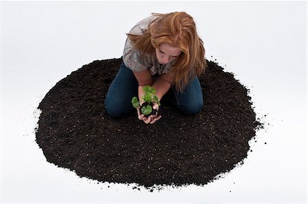 simsearch:6113-07243447,k - Woman planting seedling in pile of dirt Foto de stock - Sin royalties Premium, Código: 614-08869583