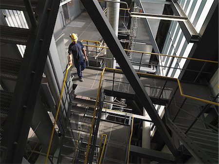 simsearch:614-08871727,k - Worker climbing staircase in factory Foto de stock - Sin royalties Premium, Código: 614-08869592
