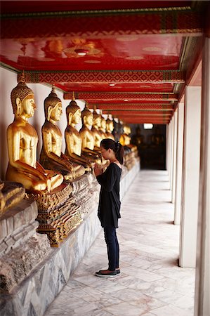 simsearch:649-08923890,k - Woman praying in front of monument Stock Photo - Premium Royalty-Free, Code: 614-08869638