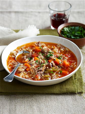 simsearch:649-09206089,k - Bowl of lamb risoni soup Fotografie stock - Premium Royalty-Free, Codice: 614-08869698