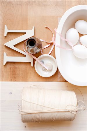 simsearch:614-08869875,k - Twine letter M ribbon and eggs Stock Photo - Premium Royalty-Free, Code: 614-08869872