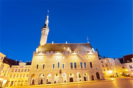 piazza del municipio - Church and town square lit up at night Fotografie stock - Premium Royalty-Free, Codice: 614-08869908