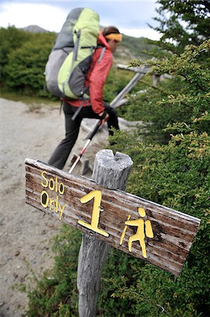 parque nacional los glaciares - Woman treks in Los Glaciares National Park, El Chalten, Argentina Photographie de stock - Premium Libres de Droits, Code: 614-08874187