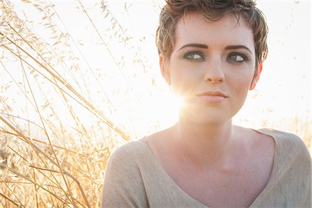 Woman posing against wheat Photographie de stock - Premium Libres de Droits, Code: 614-08874548