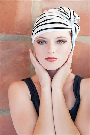 simsearch:614-08874246,k - Girl wearing striped turban Stockbilder - Premium RF Lizenzfrei, Bildnummer: 614-08874549