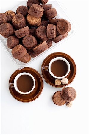 Fresh coffee in cups with cakes, studio shot Stock Photo - Premium Royalty-Free, Code: 614-08874589