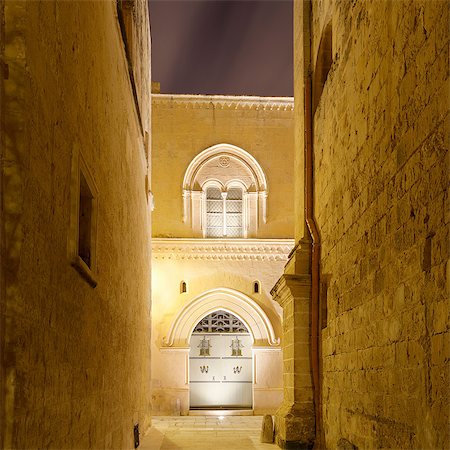 Palazzo Falson illuminated at night, Mdina, Malta Fotografie stock - Premium Royalty-Free, Codice: 614-08875574