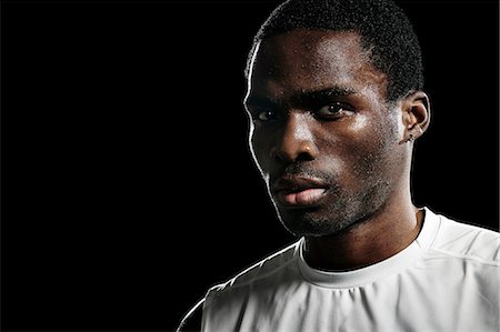 fond noir - Close up portrait of male basketball player Photographie de stock - Premium Libres de Droits, Code: 614-08875680